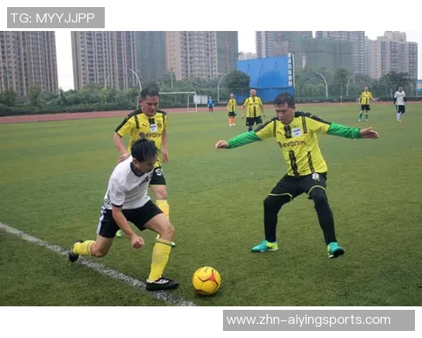 足球几人齐心协力共创辉煌赛场梦想团结拼搏成就未来